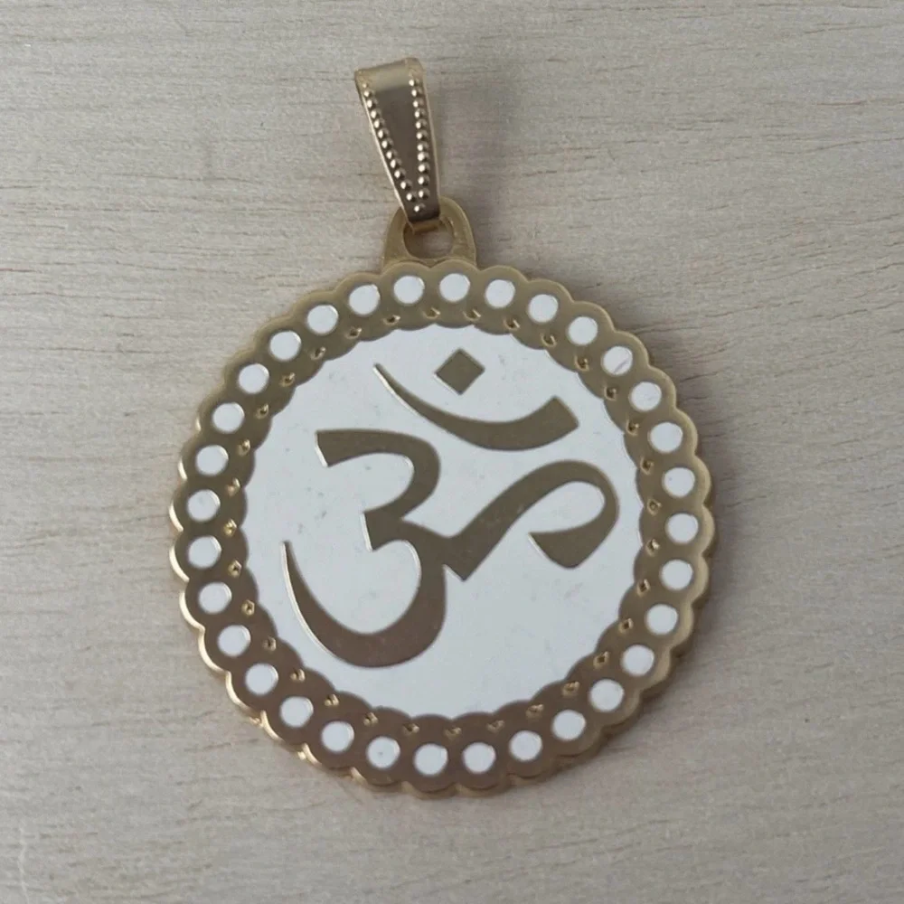 Vintage Om Ohm Pendant 10g Gold Tone Enamel Hindu Spiritual Medallion 40mm‎